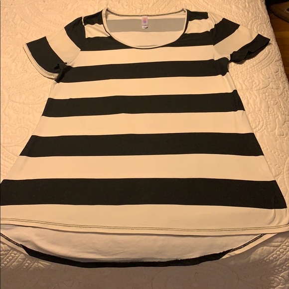 LuLaRoe Tops - Lularoe classic tee.